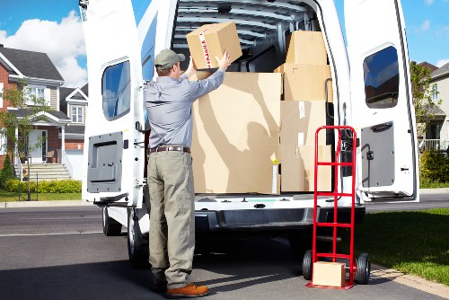 Efficient moving support for homes and businesses in Hithergreen