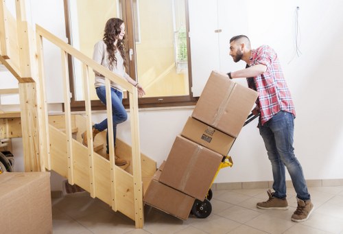 Moving assistance for flats and homes in Hither Green